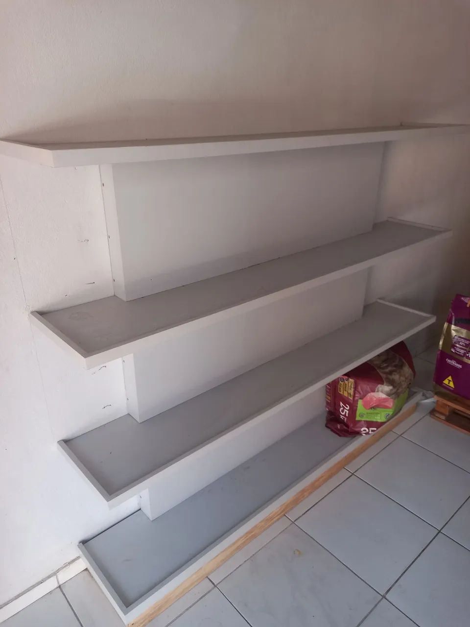 ? PRATELEIRA PARA COMÉRCIO - RESISTENTE E FUNCIONAL!