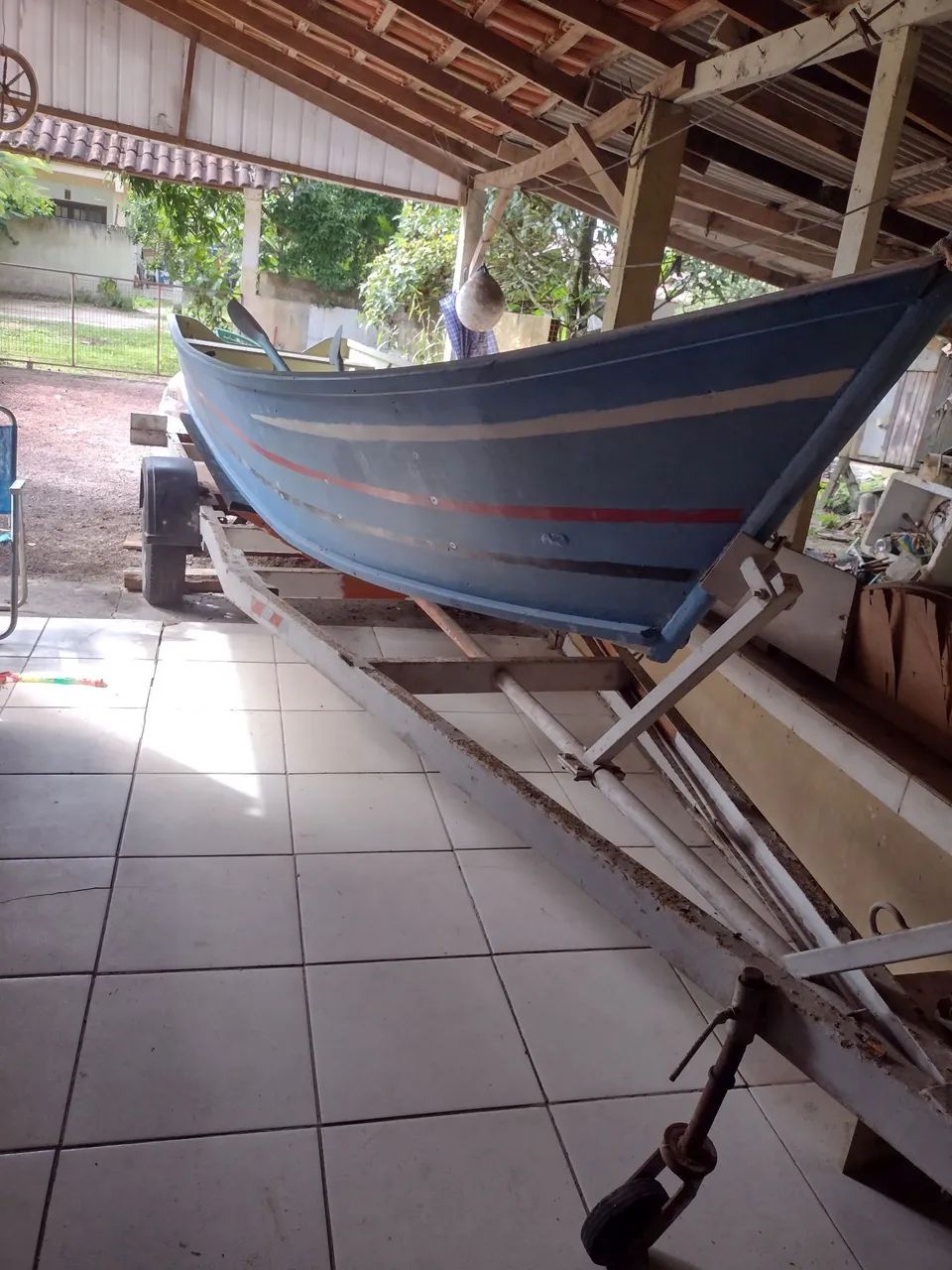 Barco com carretinha e remo