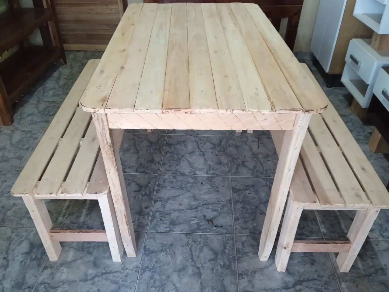 Mesa 1,20cm com 2 bancos