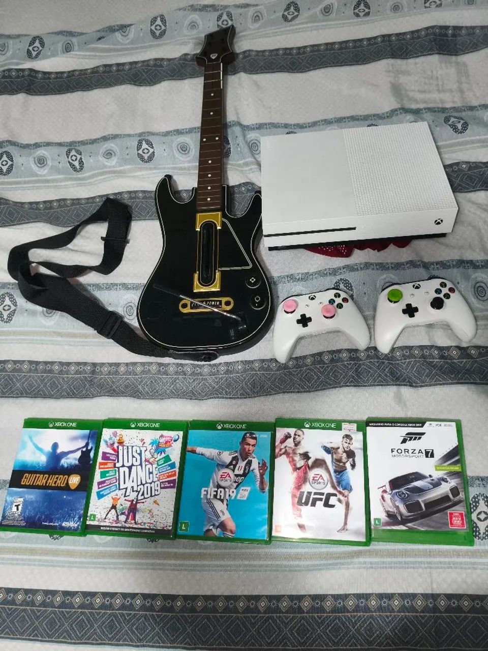 Xbox One semi novo tudo por 2.800 preço a negociar  - Foto 3