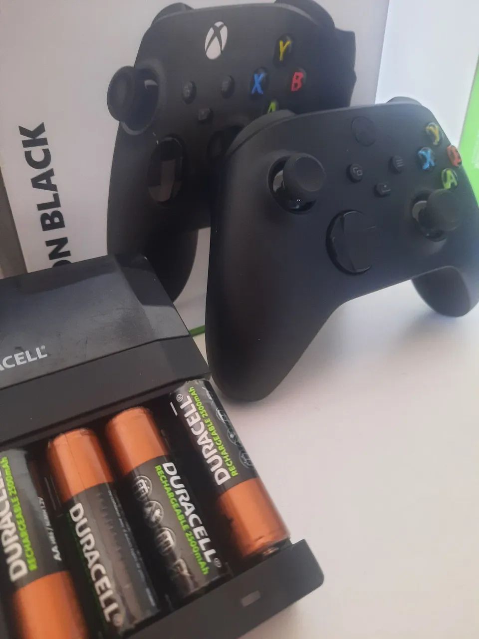 Controle de Xbox Series S/X preto + carregador de pilhas Duracell - Foto 3