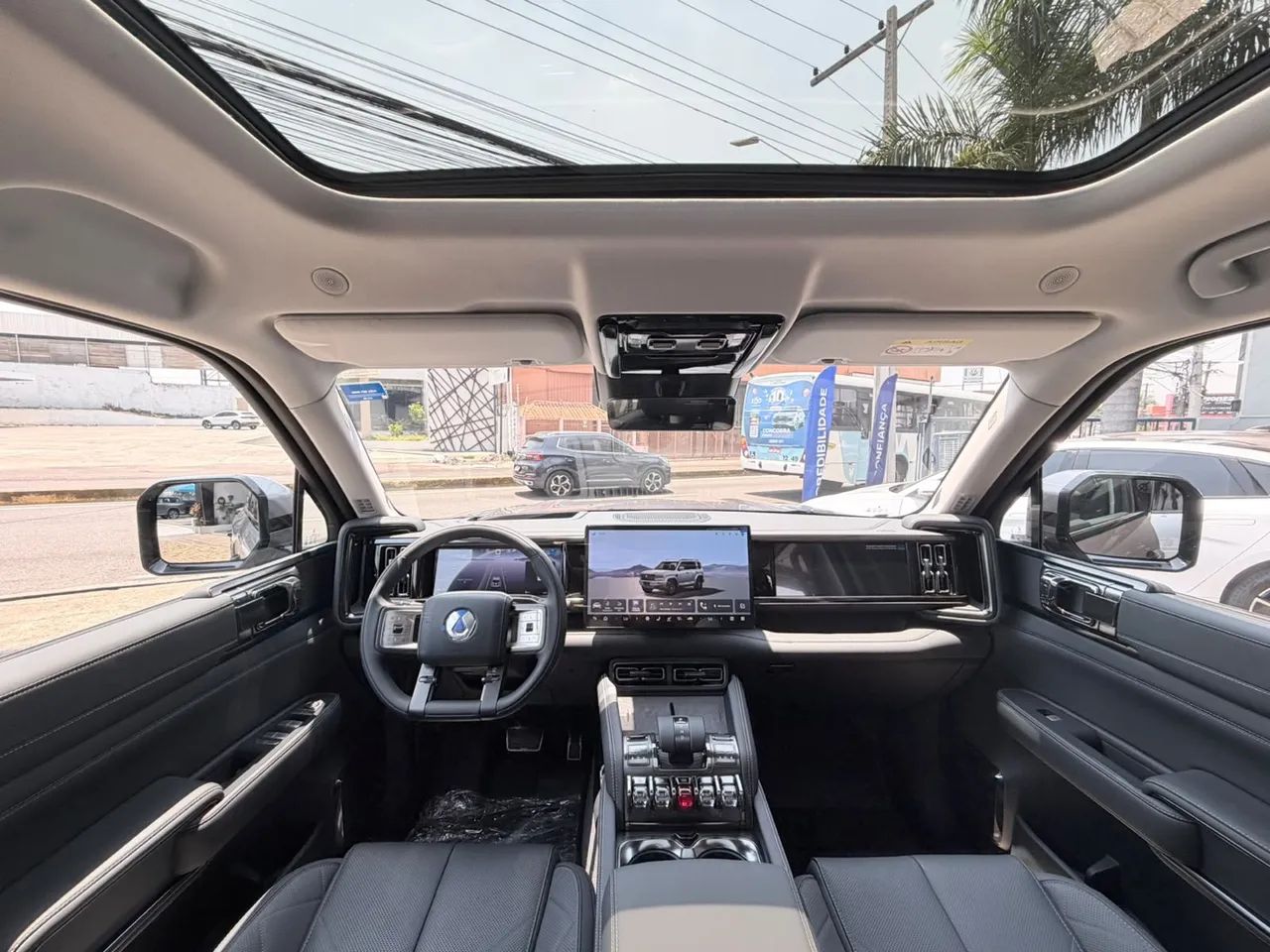 Denza B5 4WD, foto 3 de 11