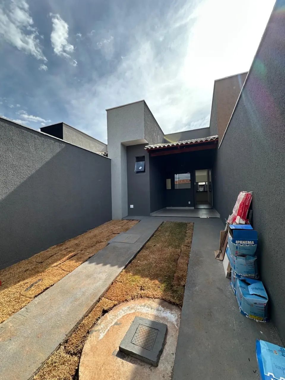 Casa no Setor Parque Eldorado Oeste: Mais Que um Imóvel, Seu Próximo Capítulo em Goiânia!