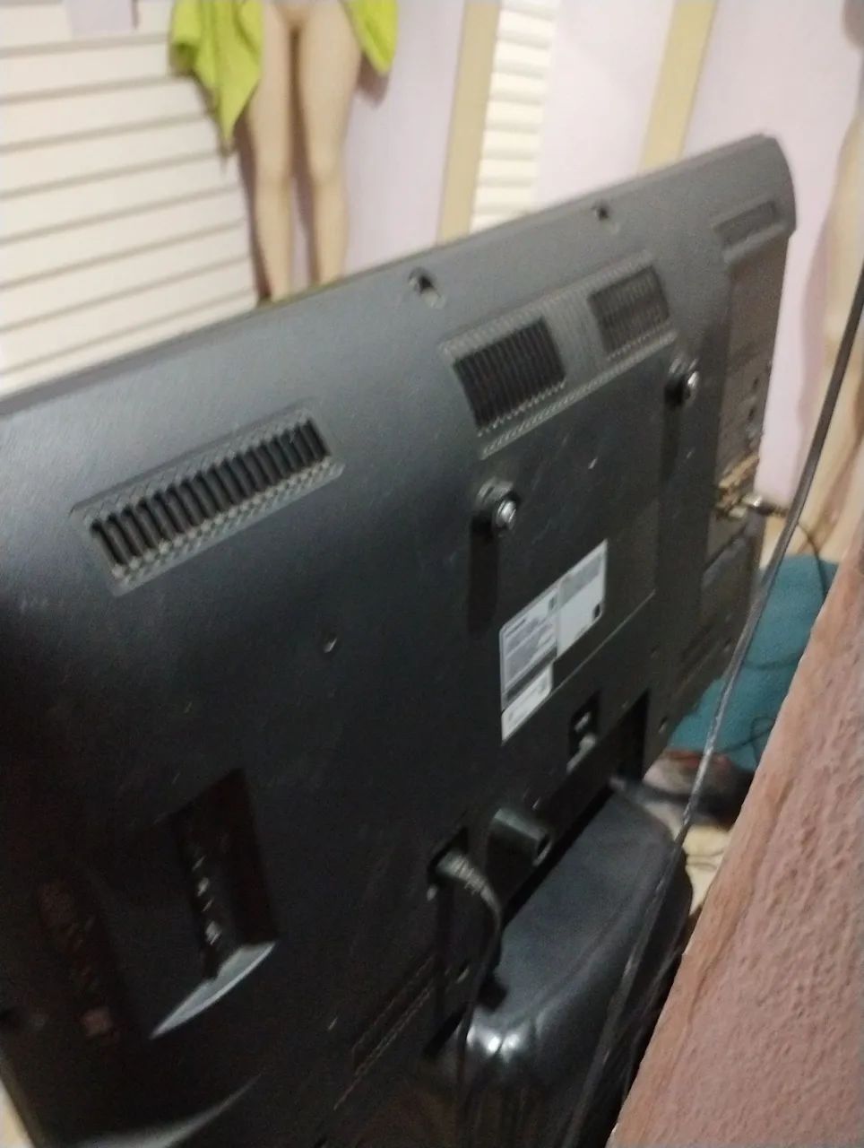 TV Panasonic 32 polegadas com defeito sai a voz mas não aparece a imagem  - Foto 2