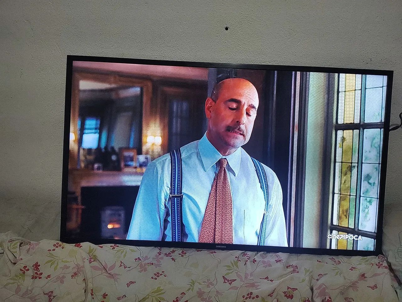 Vendo tv smart Samsung 43 polegadas está conservada 