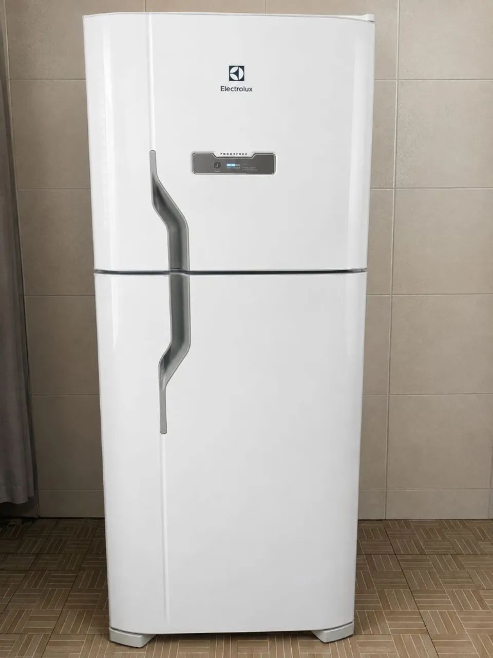 Vendo Geladeira e Ar condicionado 