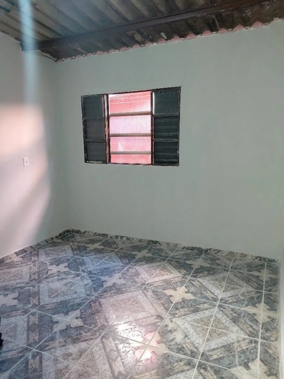 Alugo casa  
