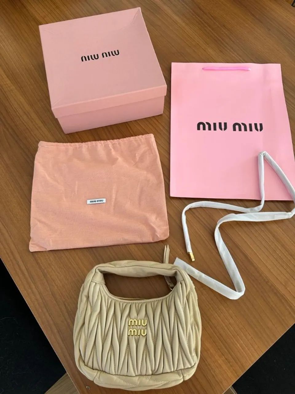 bolsa miu miu clutch wander de couro matelassê - Foto 4