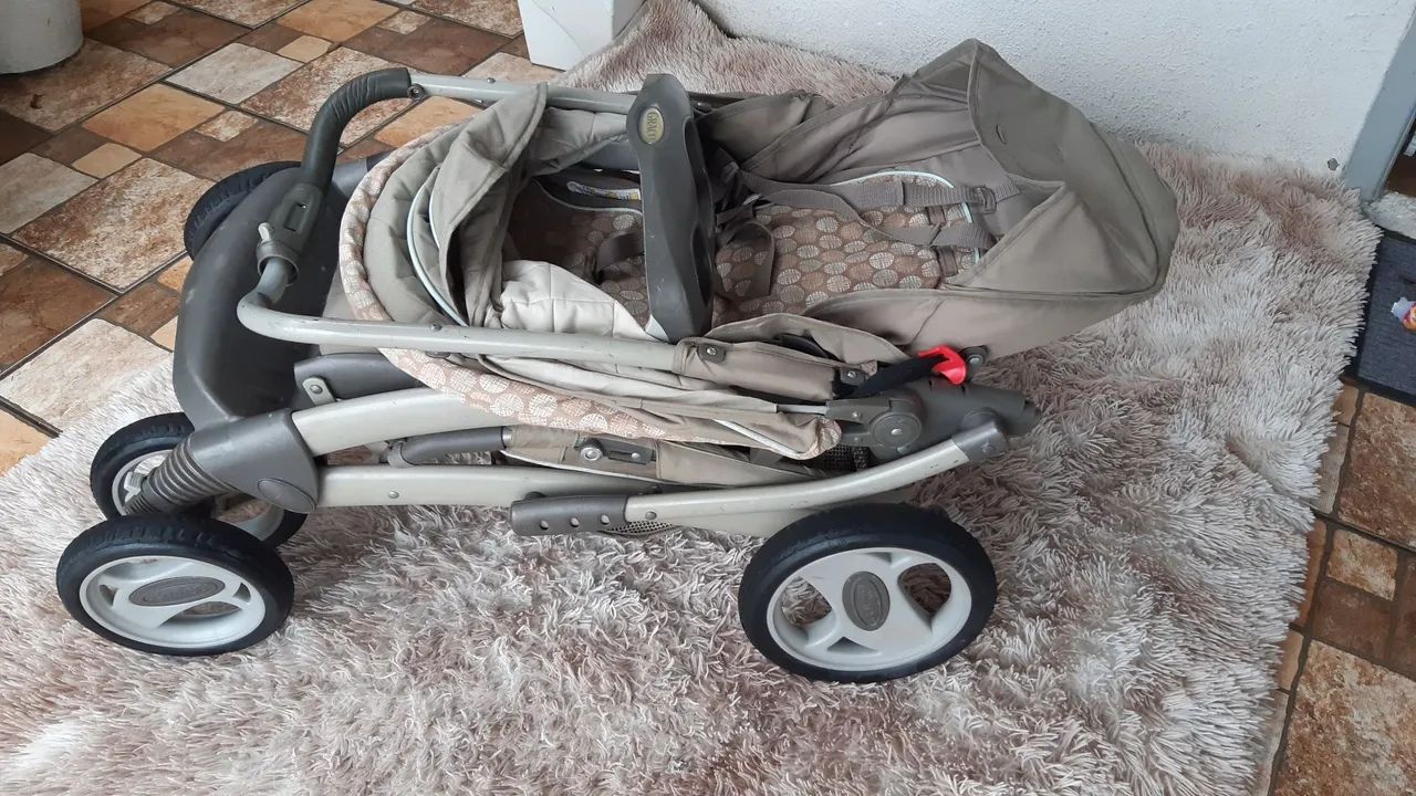 Carrinho de bebê Graco bem resistente assento reversivel  - Foto 4
