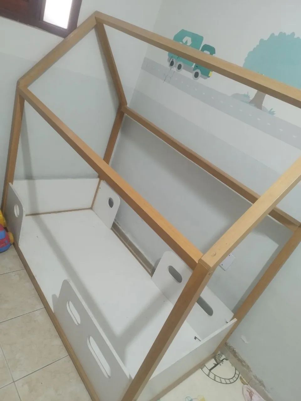 Cama montessoriana infantil 
