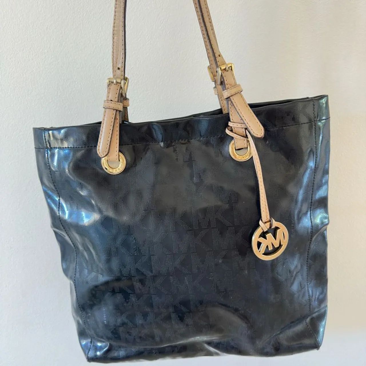Bolsa Michael Kors preta em ótimo estado de conservação. - Foto 2