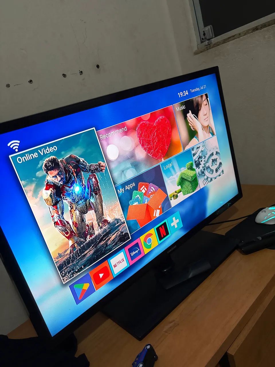 Samsung 32 polegadas acompanha tv box pois a tv não é smart 