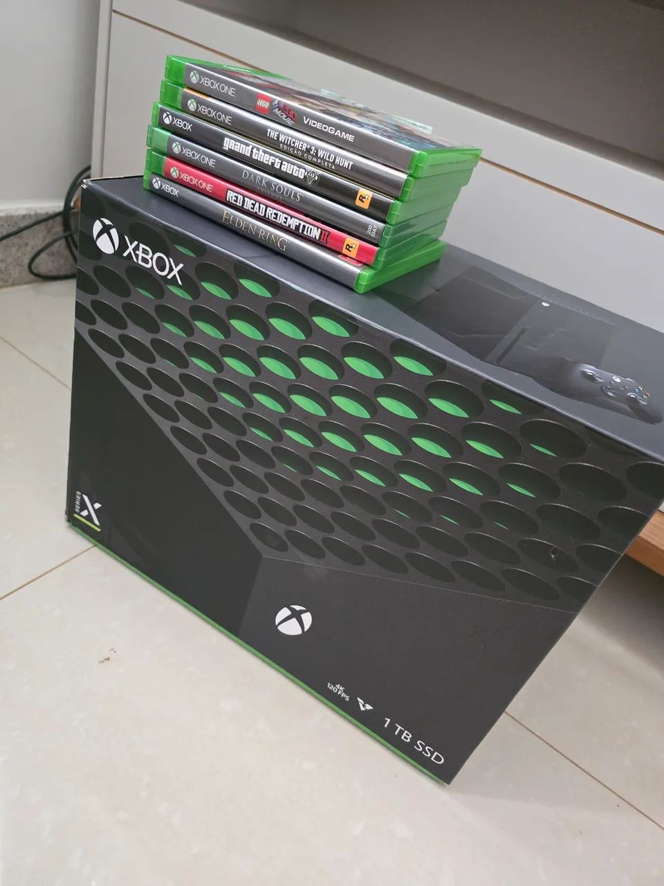 XBOX series X com caixa 2 controles e jogos - Foto 4