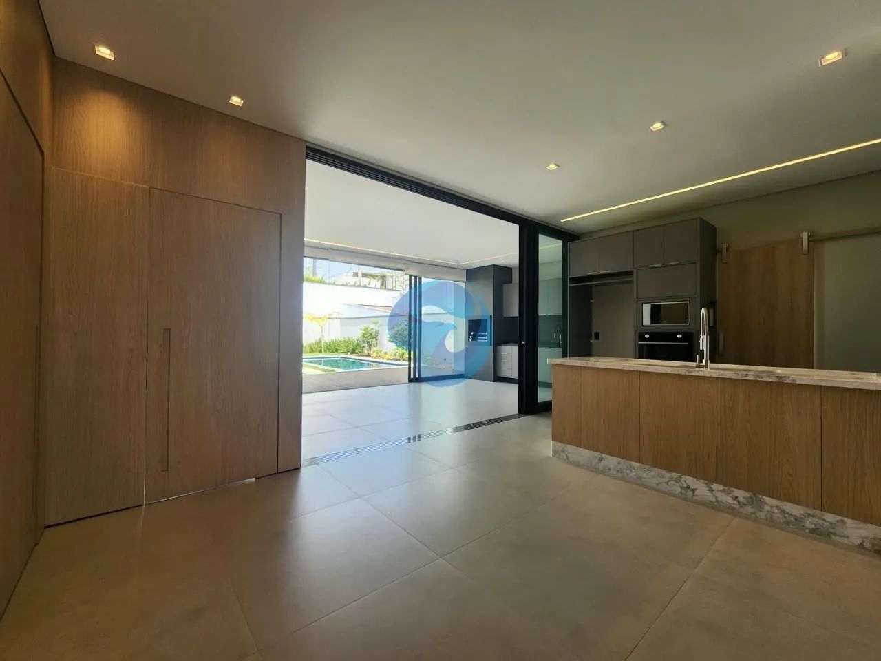 Casa Térrea de Alto Padrão com Piscina e 3 Suítes no Alphaville 4 - Foto 2