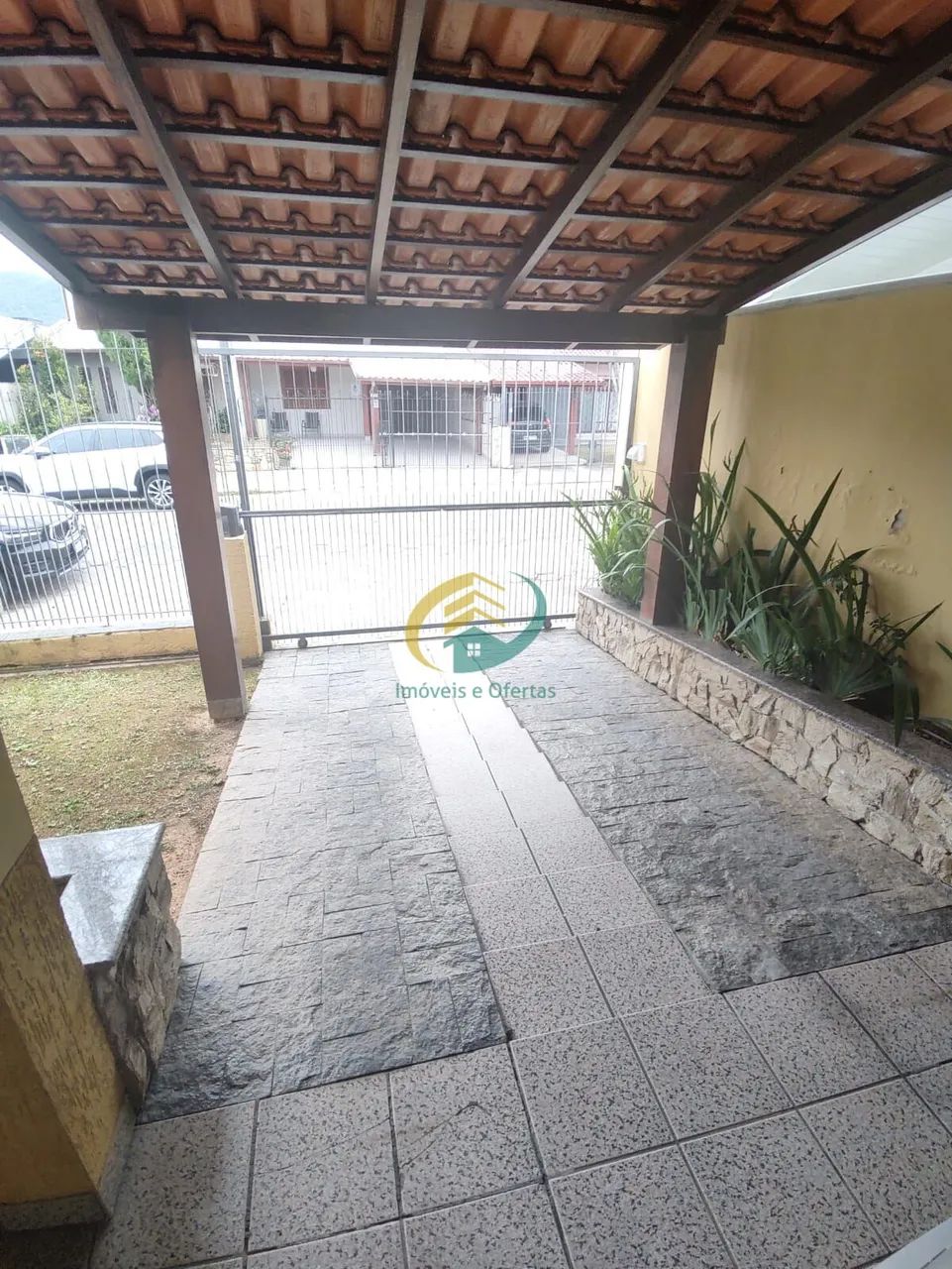 Casa CÓRREGO GRANDE - 04 Dormitórios sendo 1 suite + Edicula com 2 Pavimentos - Foto 3