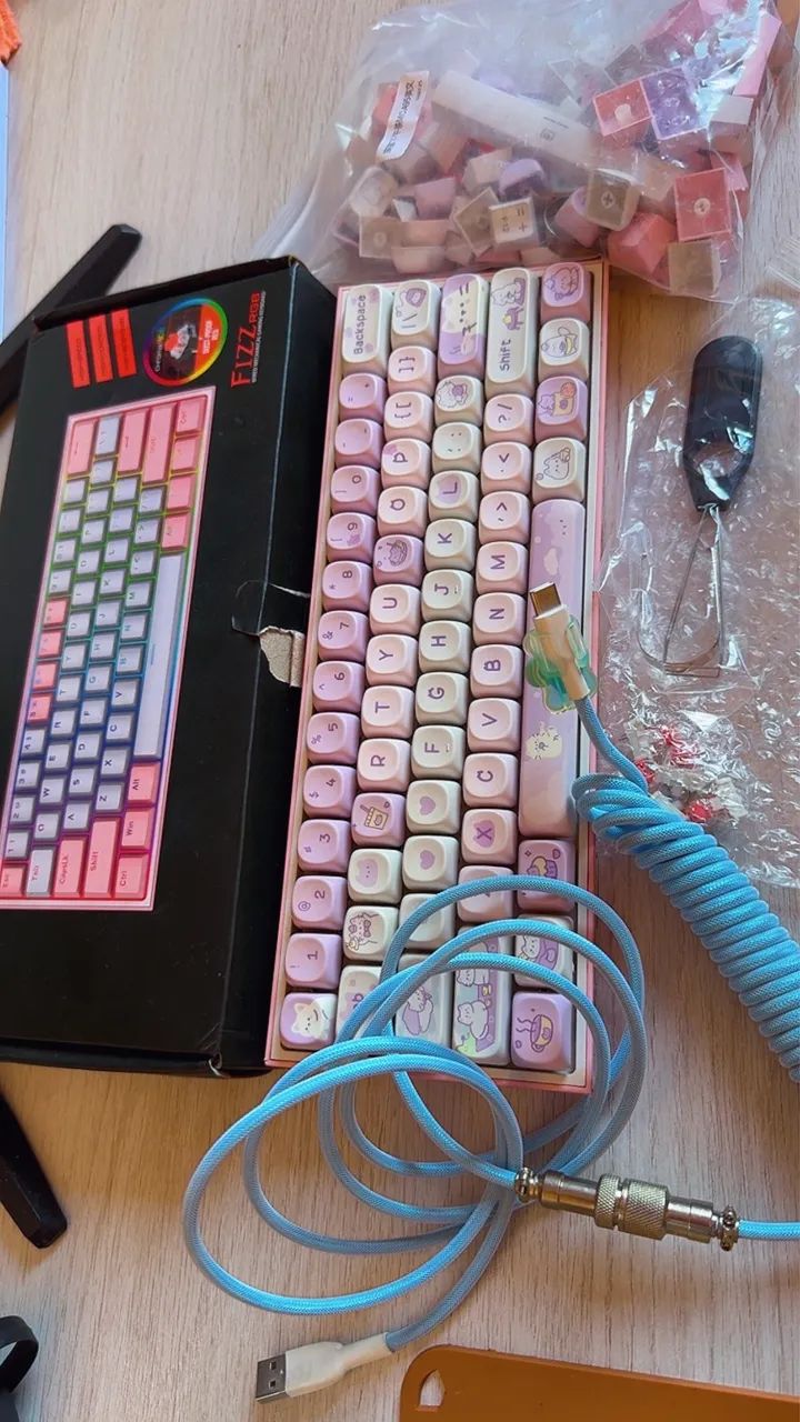 Teclado Redragon 60% RGB - Foto 4