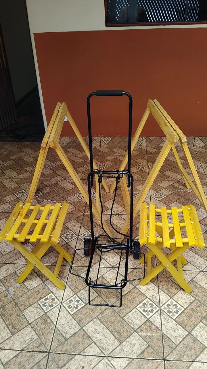 Conjunto pratico: banquetas, cavaletes e carrinho.