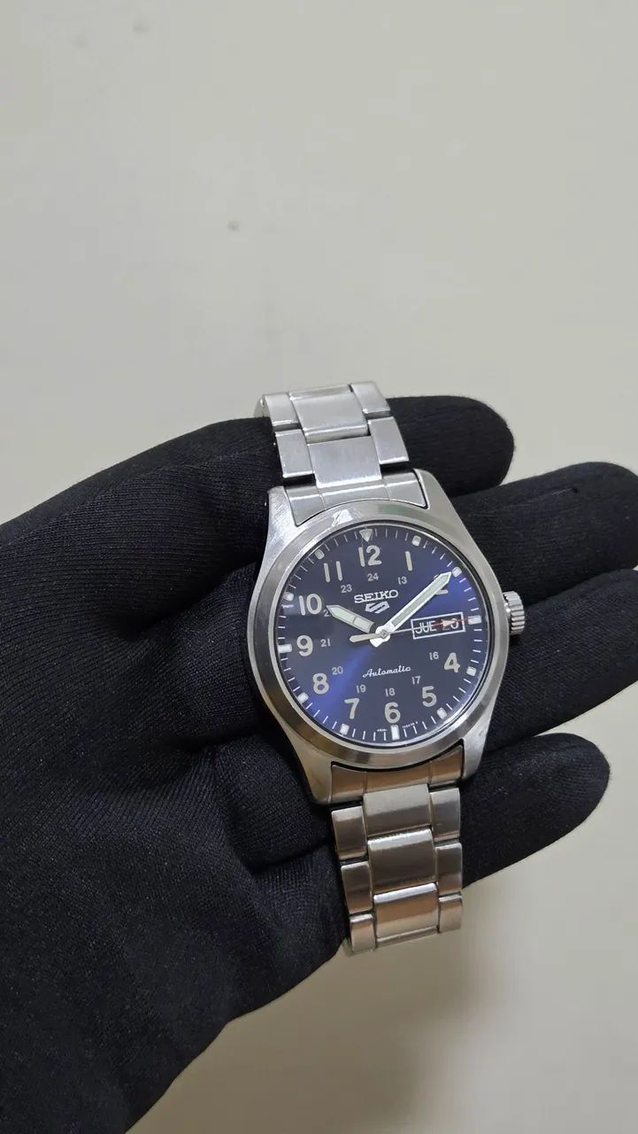 Seiko 5 Sports Field 