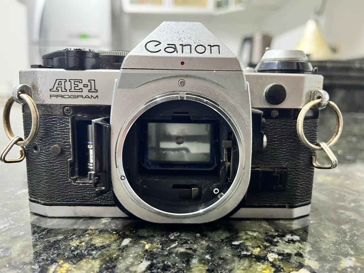 Cânon AE-1 PROGRAM + Lente Canon FD 50mm f/1.8 - Analógica