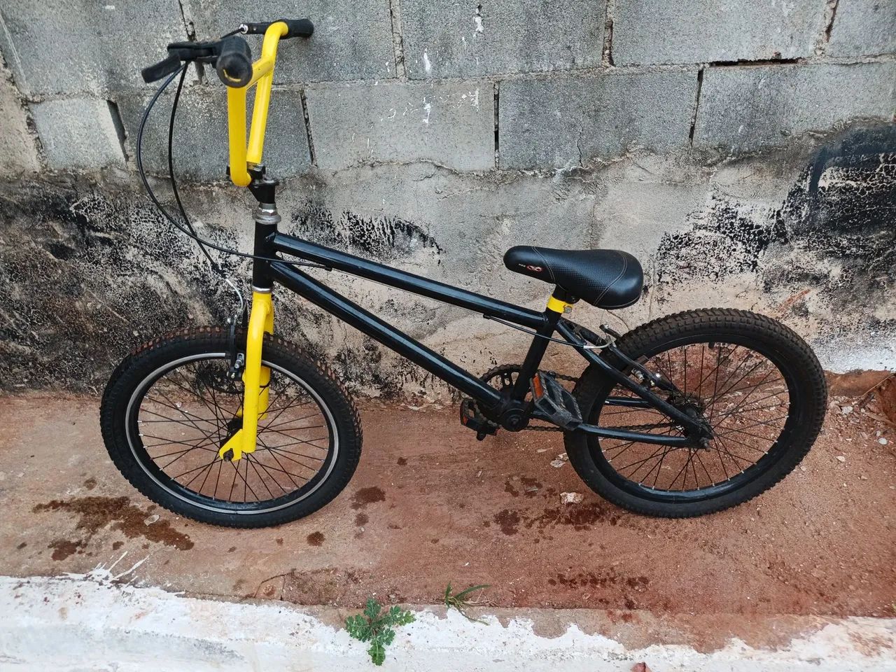 Bicicleta modelo BMX.