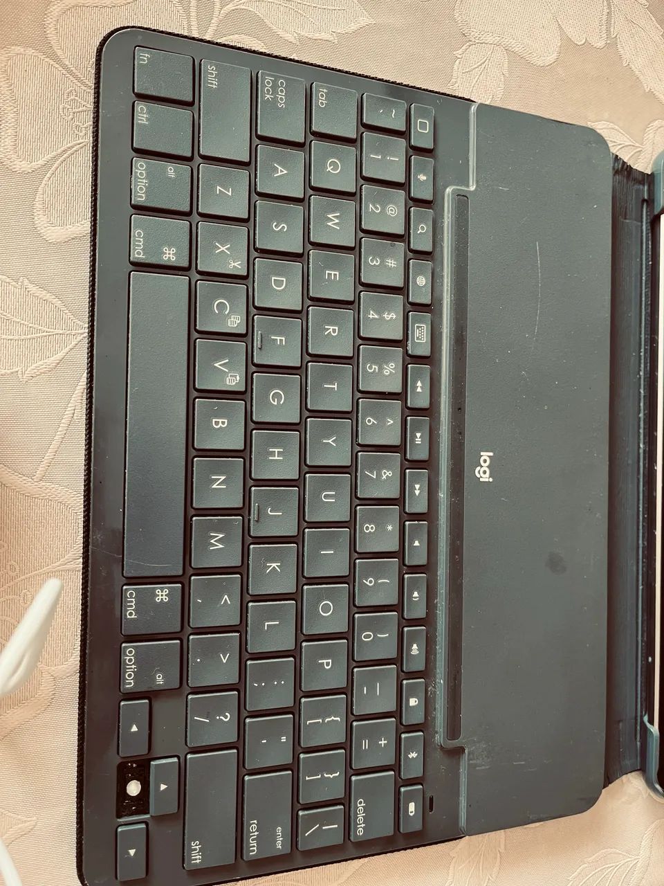 Ipad de 5ª geração 2017 32 GB Wi-Fi com capa e  teclado - Foto 3