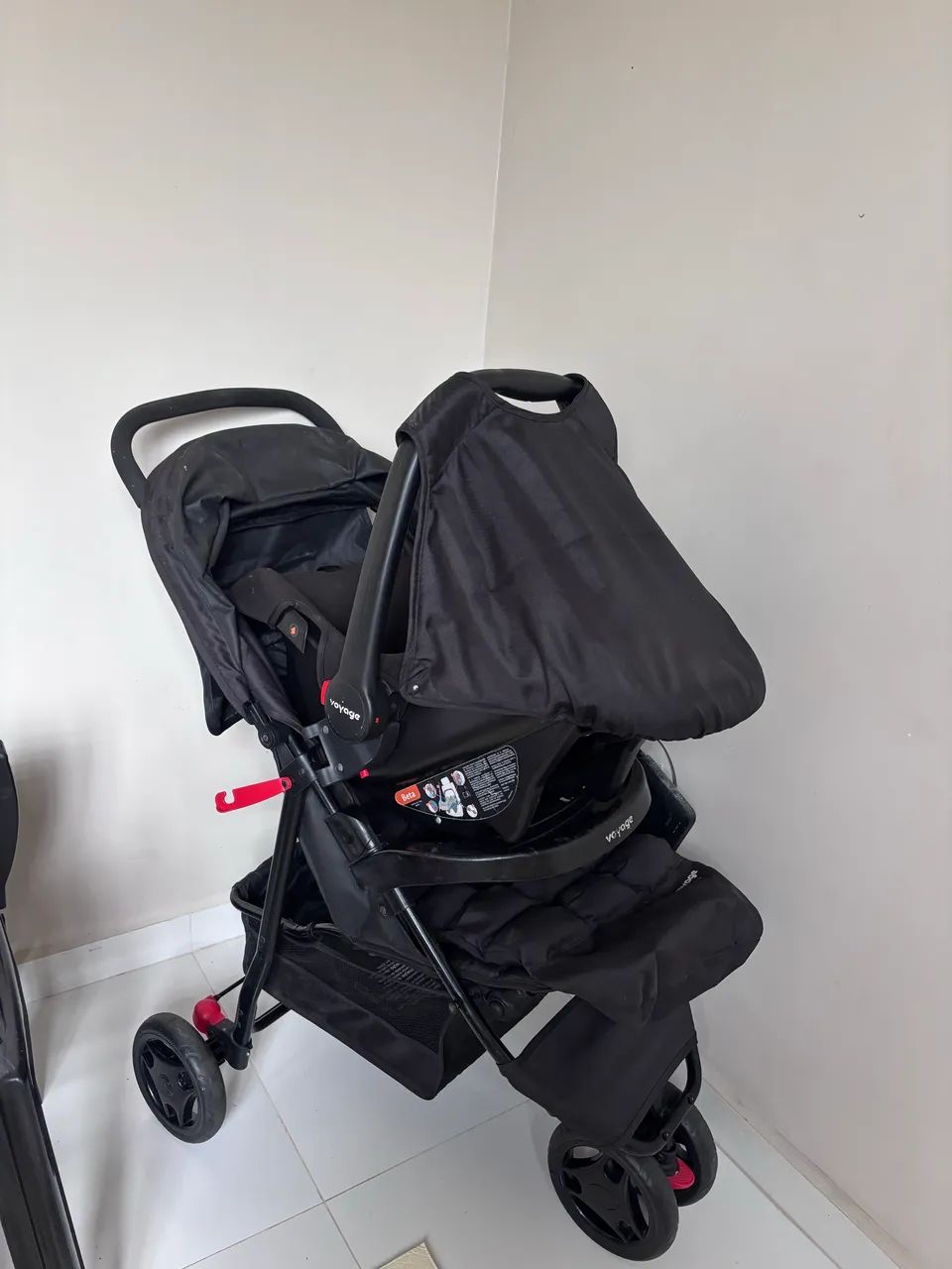 Carrinho + cadeirinha de bebê voyage