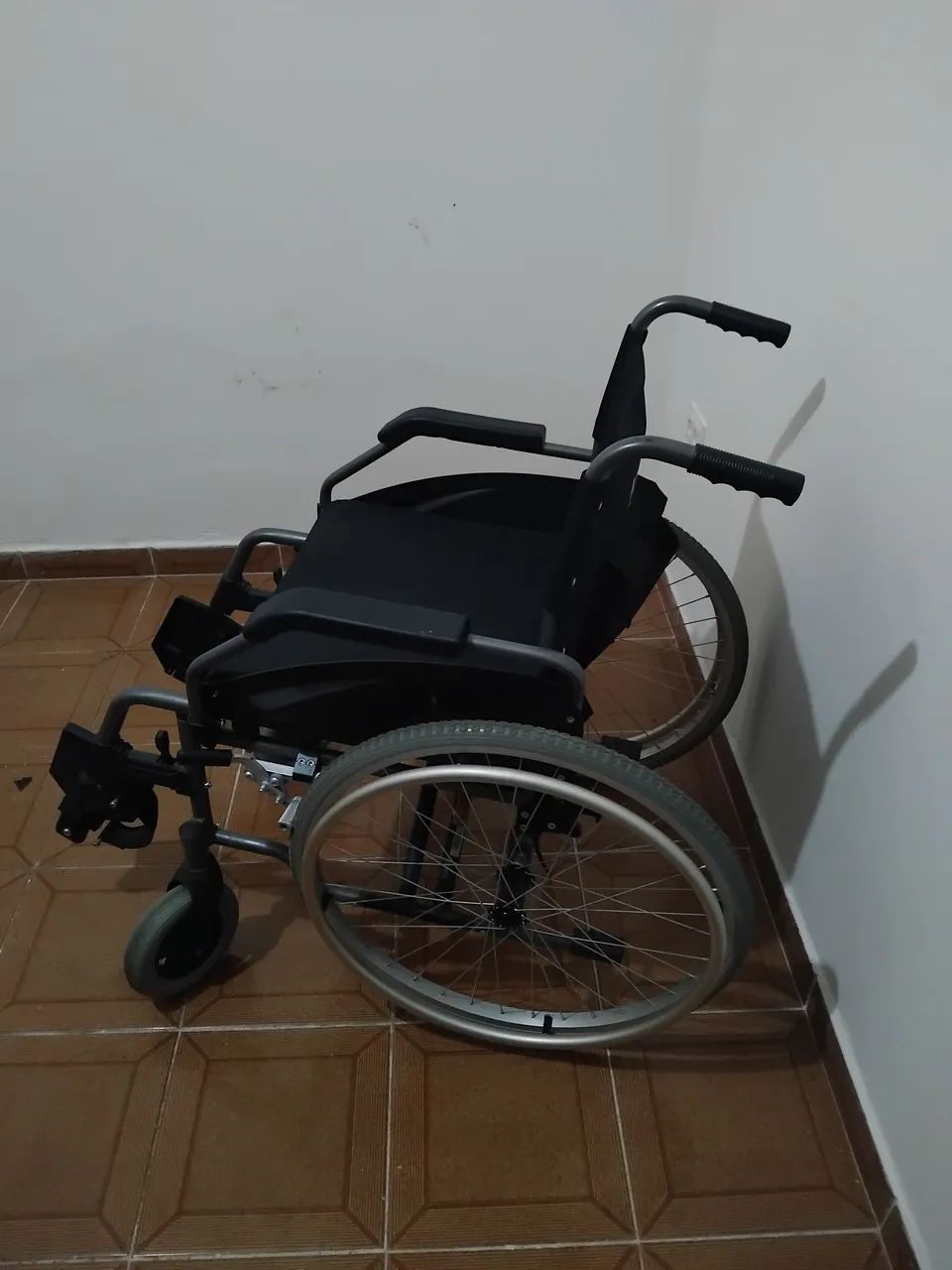 Cadeira de Roda Nova pouco uso (Mobil Saúde) - Foto 2