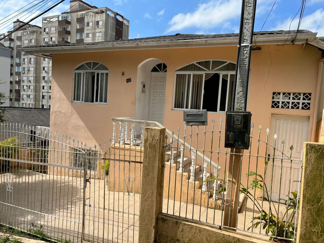 Casa 2 dormitórios Agronômica