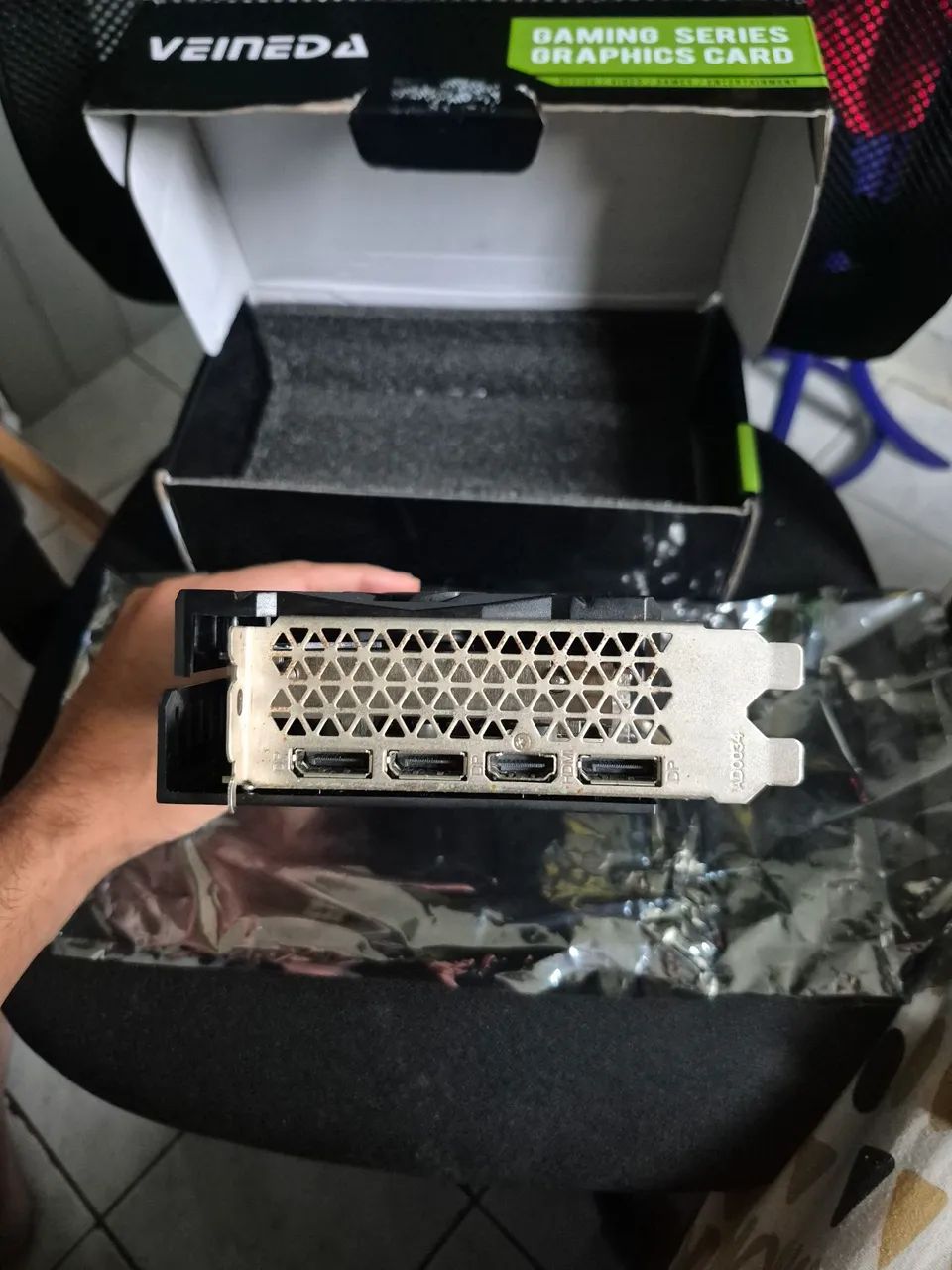Placa de Vídeo Radeon RX 5700 XT (Com Defeito / Para Conserto ou Retirada de Peças) - Foto 4