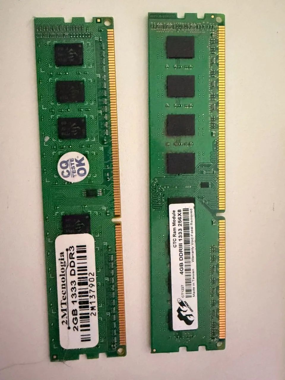 Pentes de memoria um de 2gb e o outro de 4gb