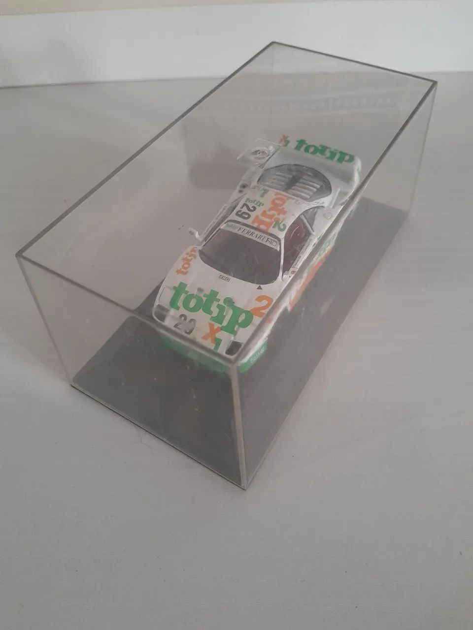 Miniatura ferrari branca