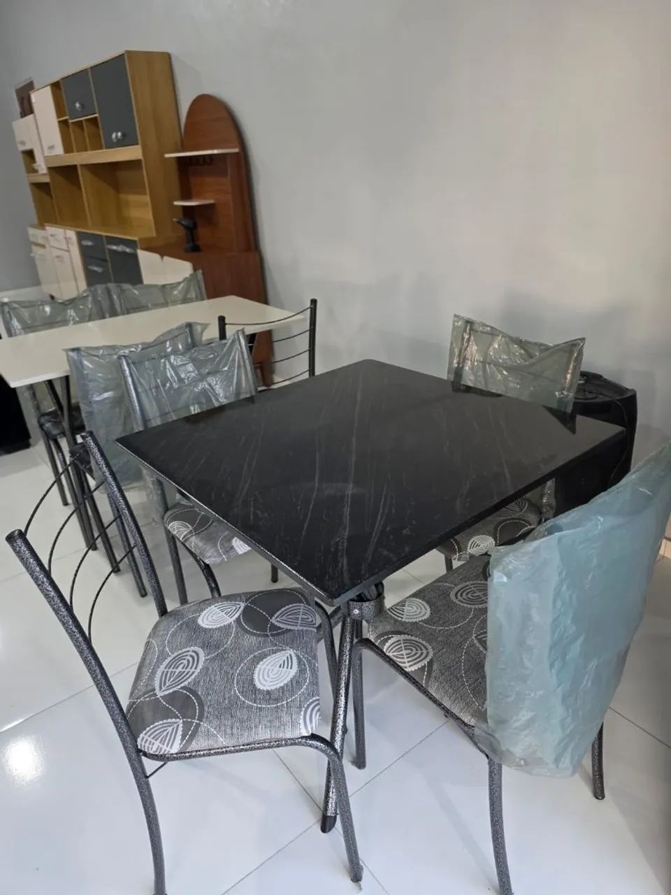 MESA MÁRMORE 4 CADEIRAS NOVA - Foto 2