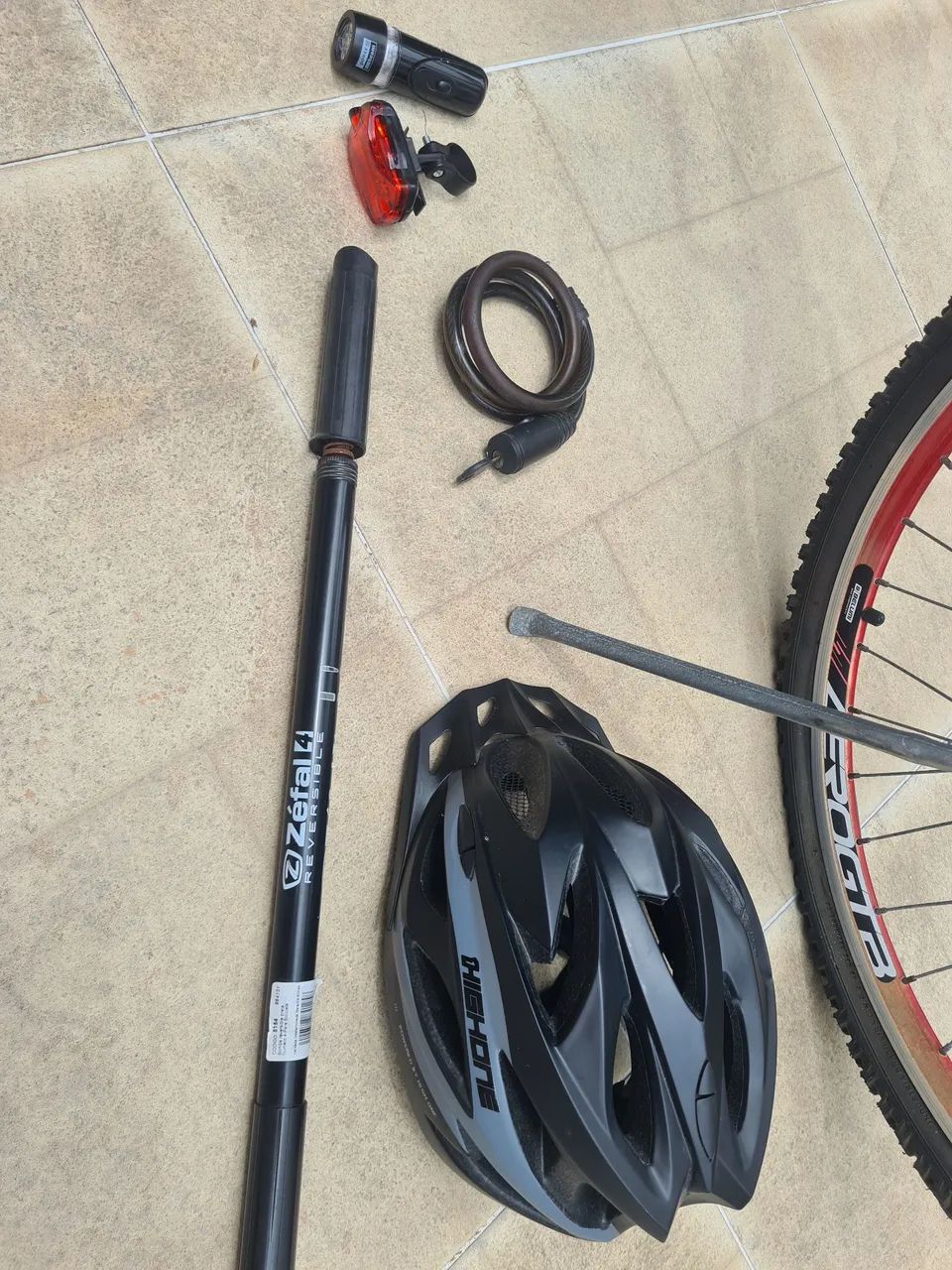 Vende-se bicicleta e acessórios  - Foto 2
