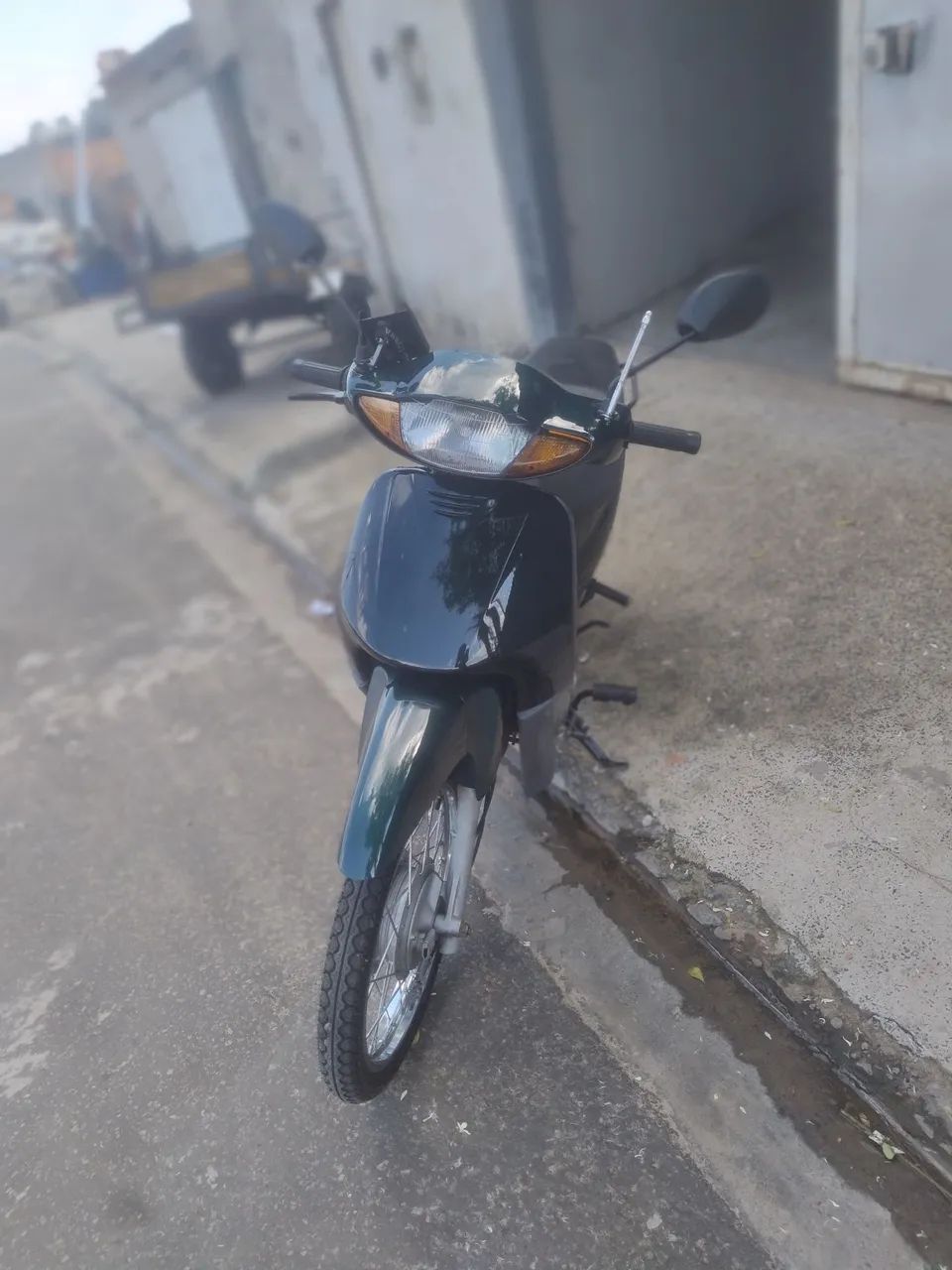 VENDE SE BIZ BEM CONSERVADA 