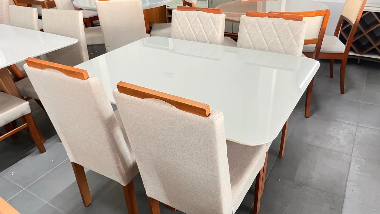 Mesa completa cadeiras de madeira 