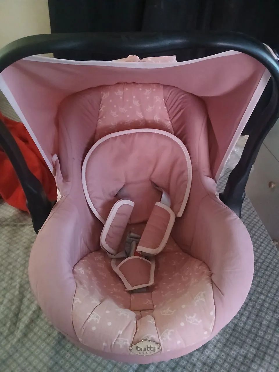 Bebê conforto.