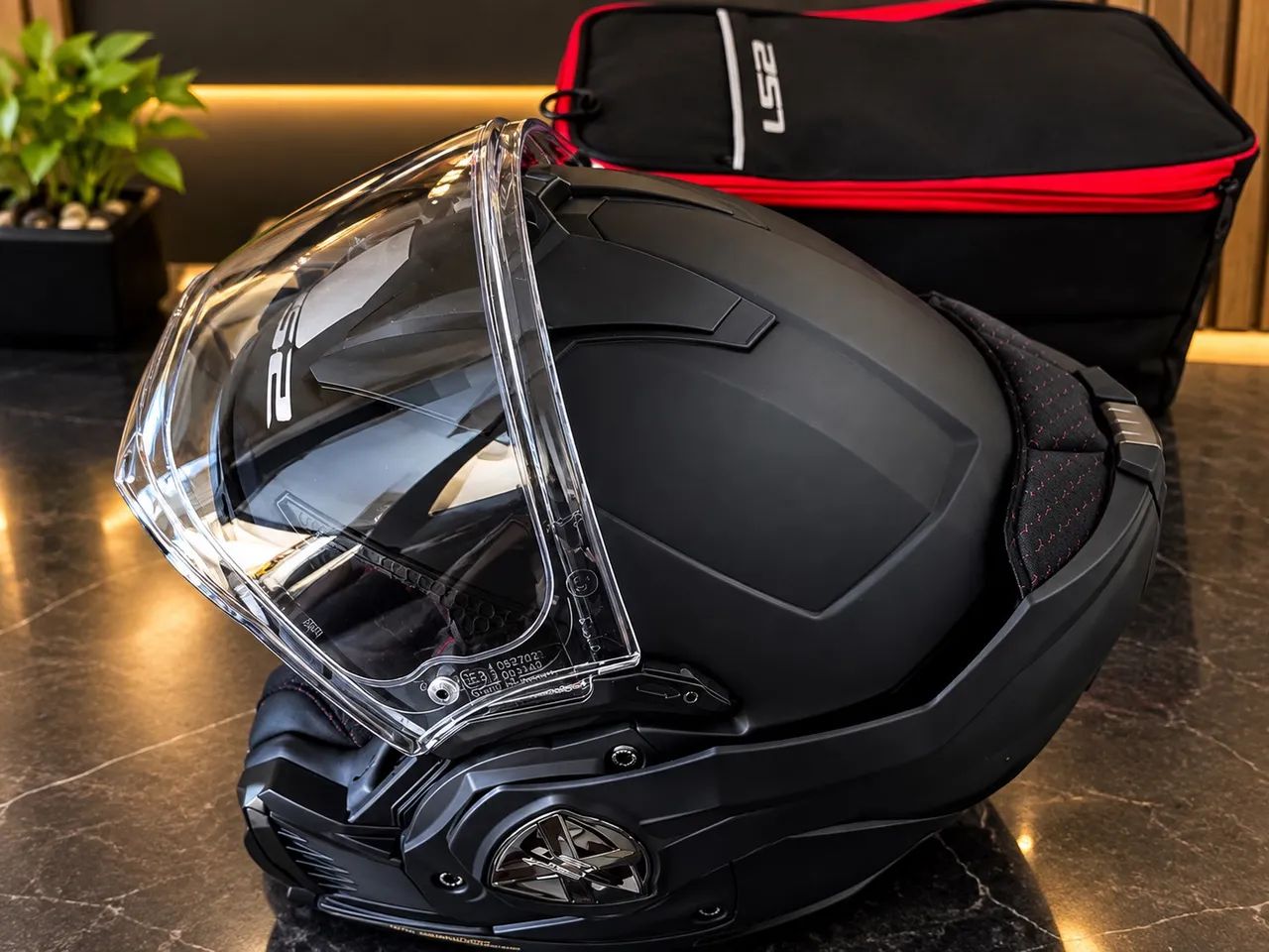 Capacete LS2 Vector II