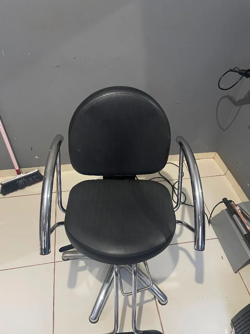 Cadeira e espelho pra salão 
