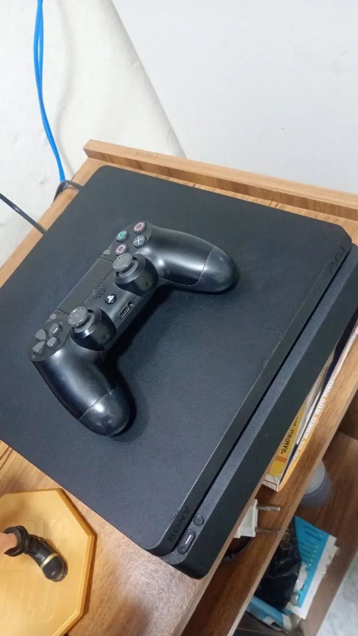 Ps4 slim de 1TB pegando perfeitamente controle original cabos