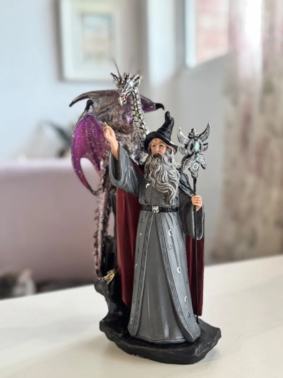 Estátua Mago Merlin com Dragão  - Foto 2