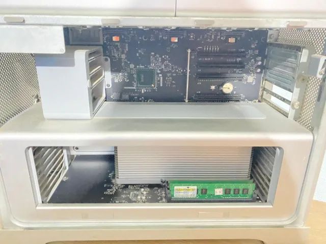 Mac Pro (Mid 2010) Quad-Core  - Foto 2