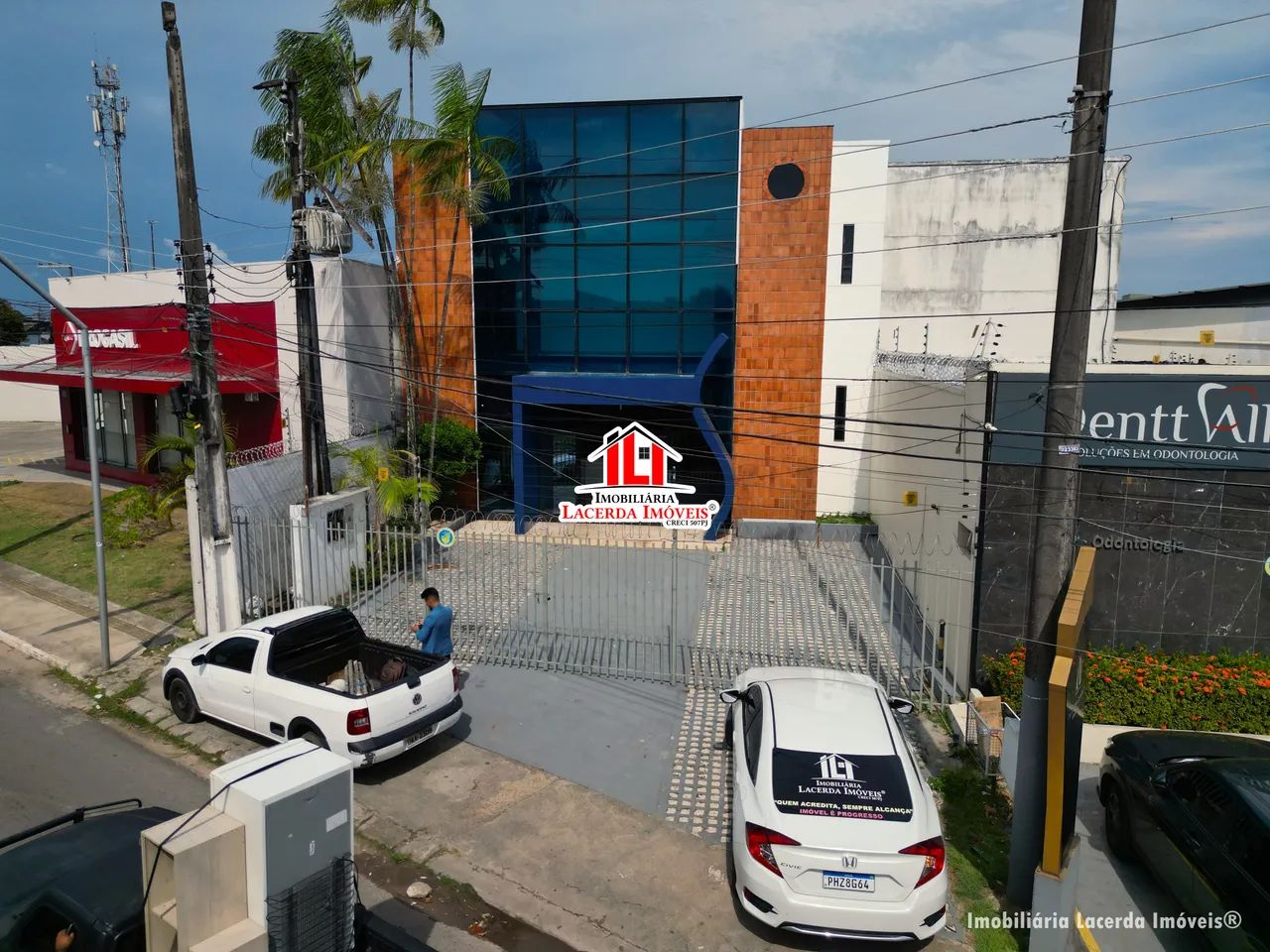 Prédio comercial medindo 800m² construído com térreo + 1 andar - Foto 2
