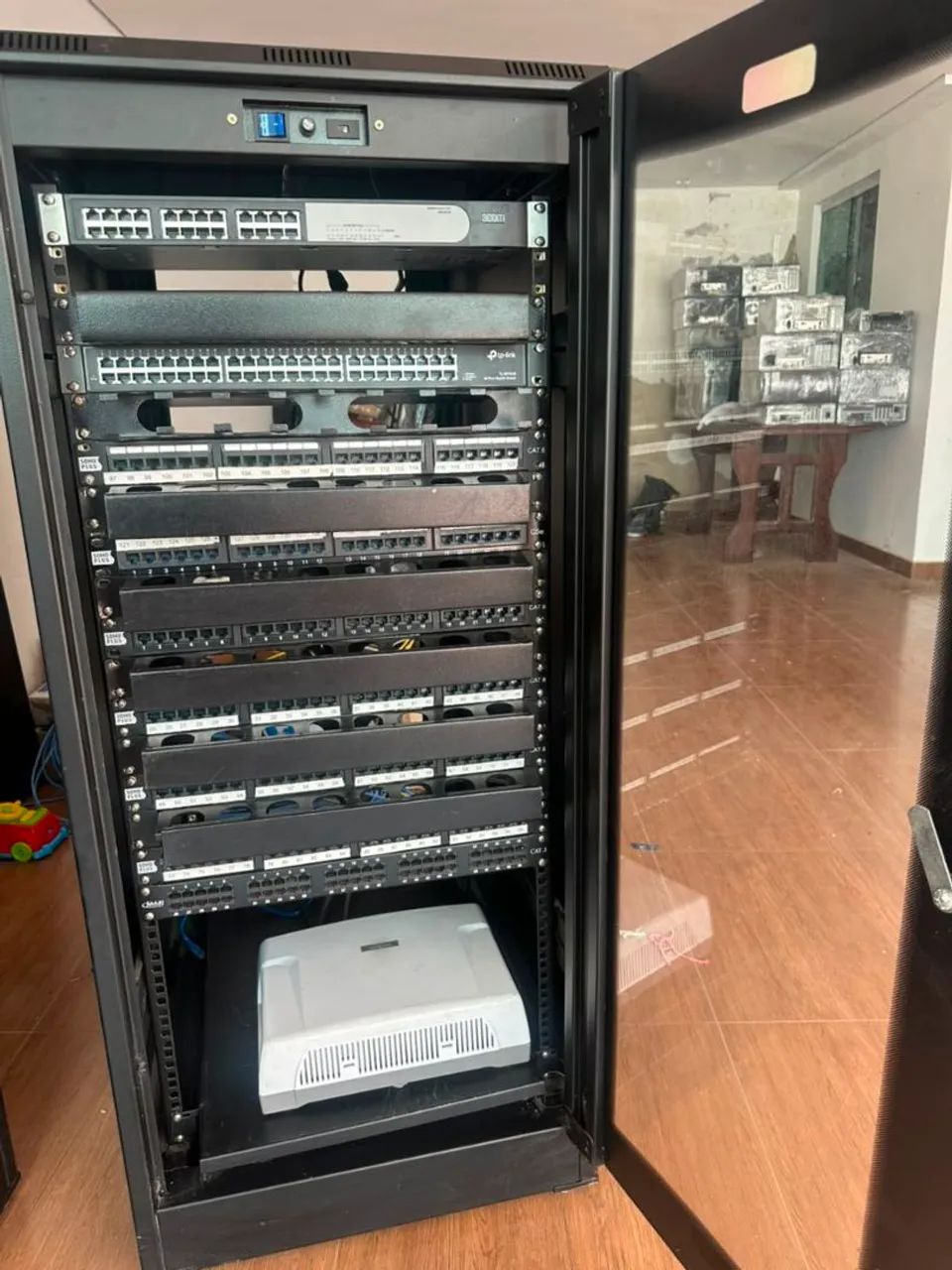 Rack Piso 24U Triunfo + Switch TP-Link 48P + Switch 3Com + PABX Intelbras - Foto 4