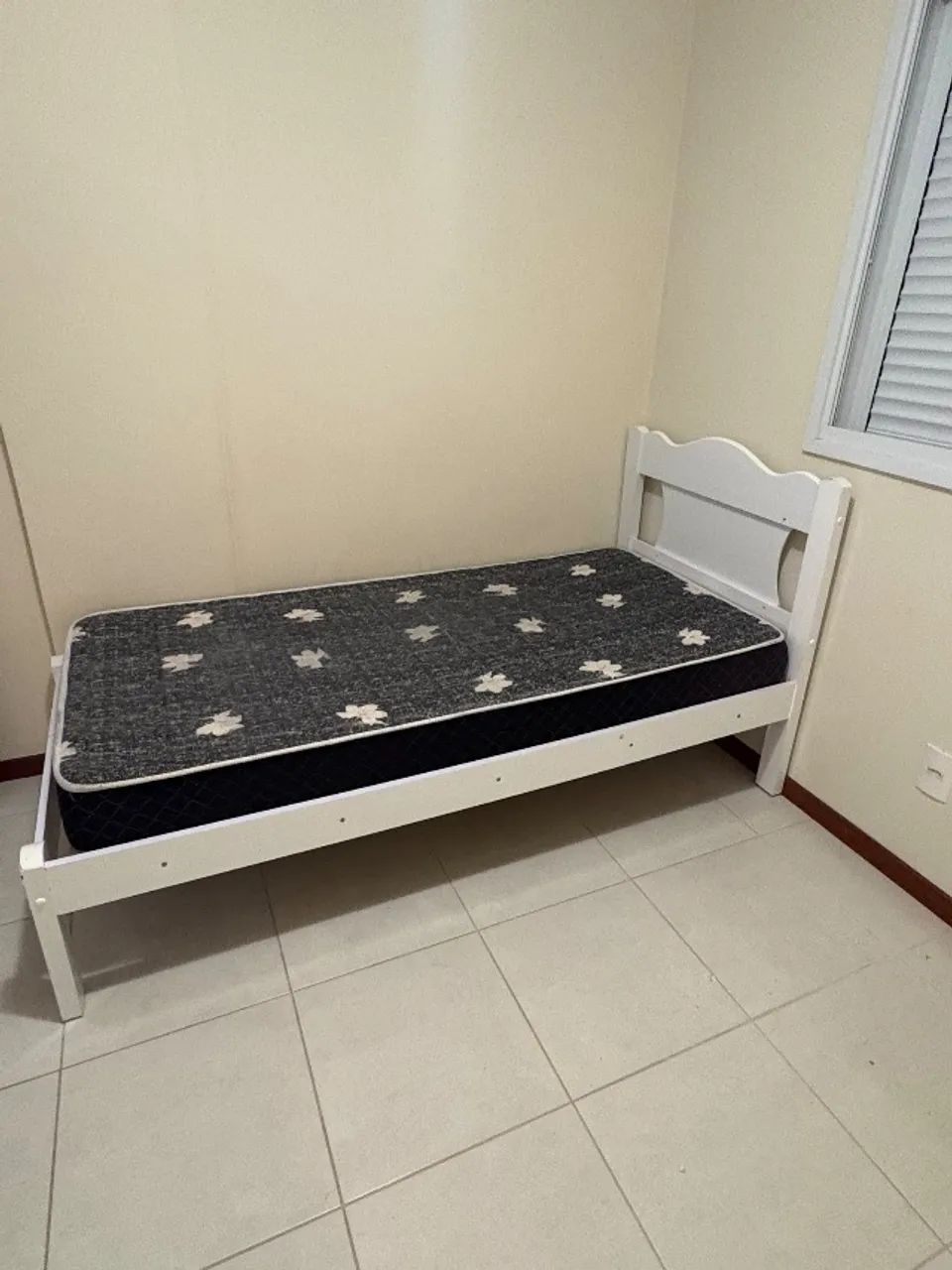 Cama Solteiro com Colchão Semi Novos! - Foto 2
