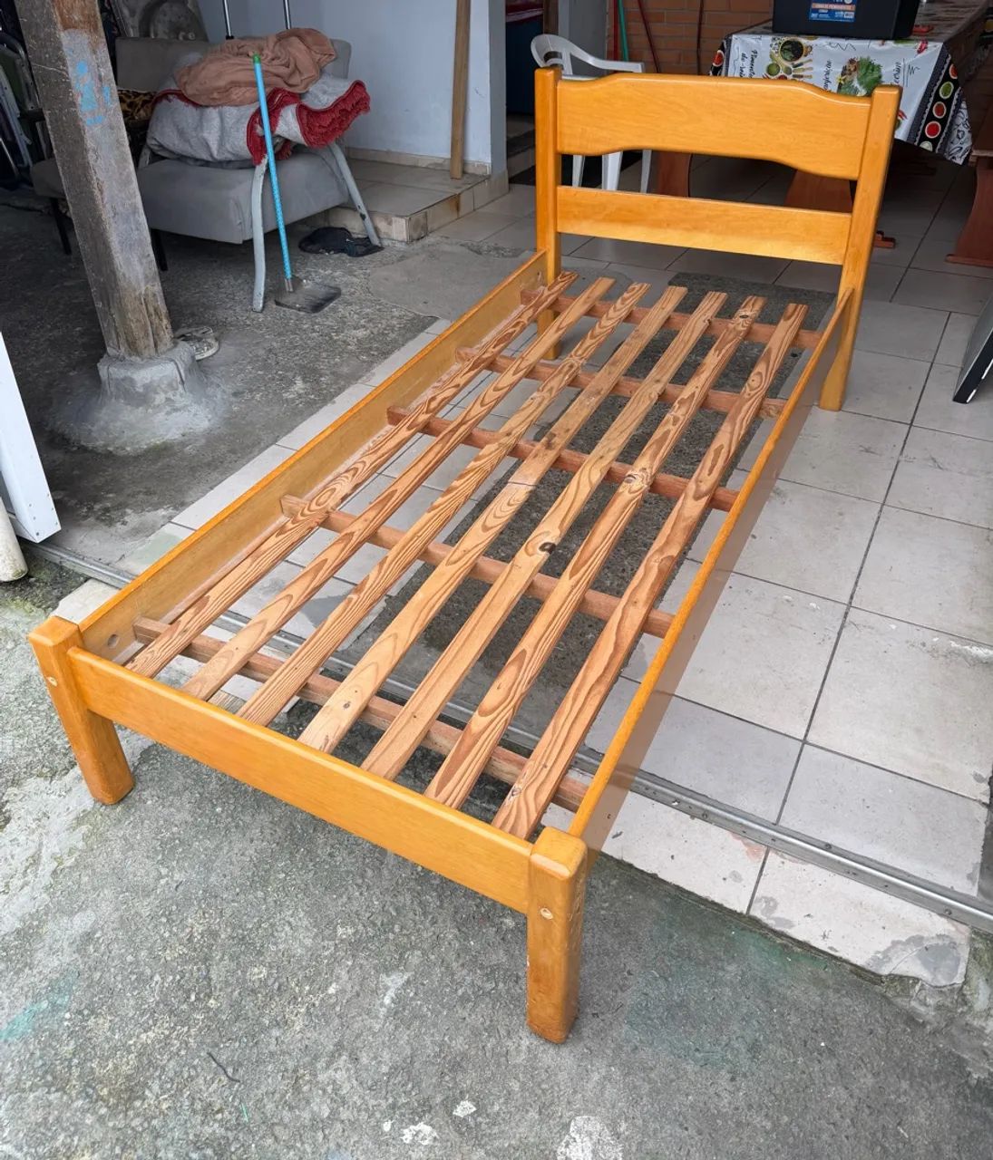 Cama de solteiro madeira 