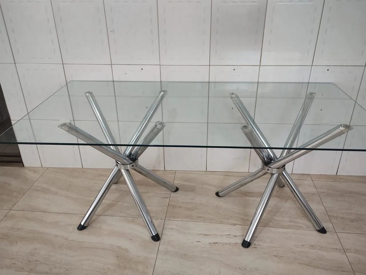 Mesa com tampo elde vidro
