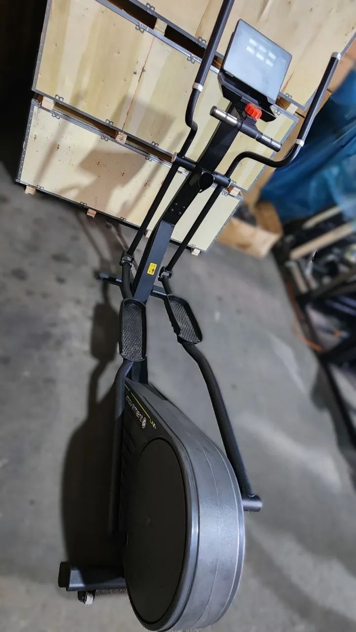 Elíptico Profissional LXE G4 Movement         ** EM ESTADO DE NOVO ** - Foto 3