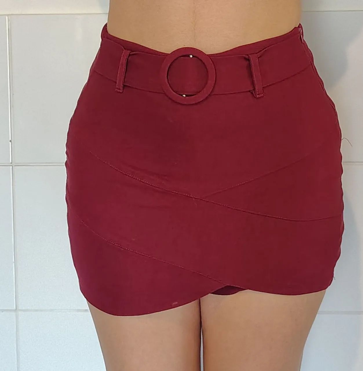 Short Saia Alfaiataria Vinho com Cinto - Tamanho M (Perfeito Estado) - Foto 2