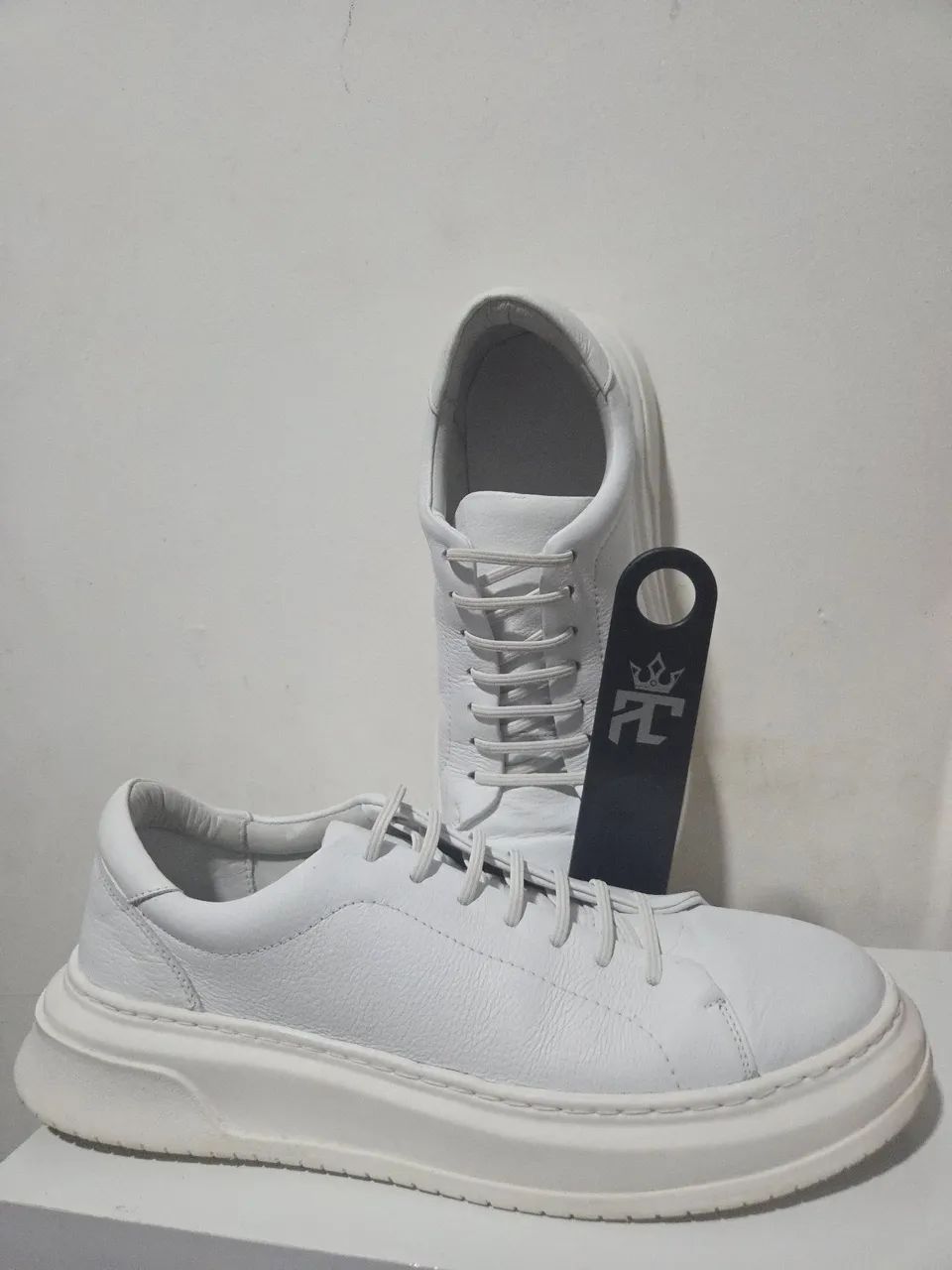Tênis / Sapato / Sneaker branco - Elegante