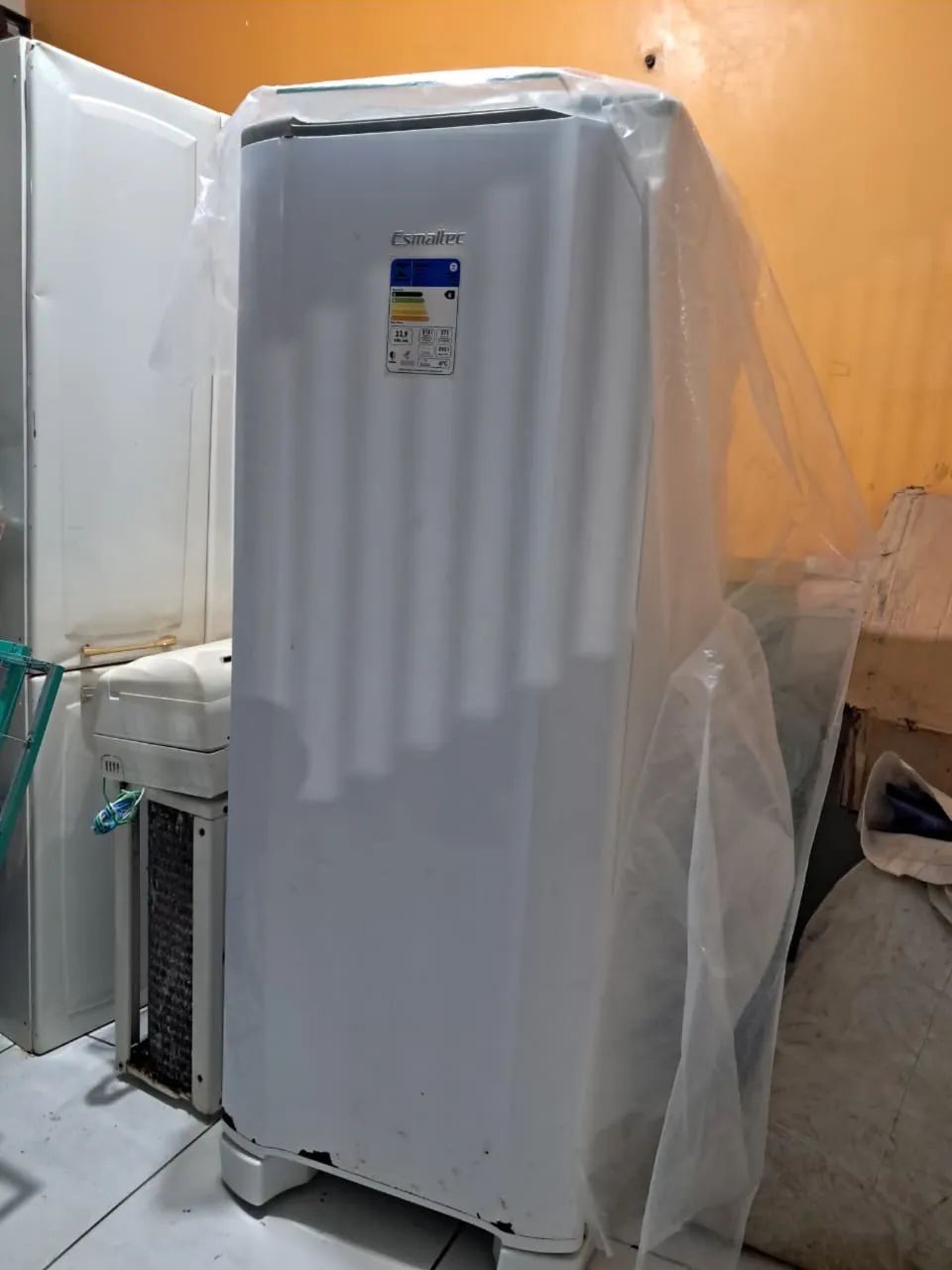 Geladeira Esmaltec 220 volts